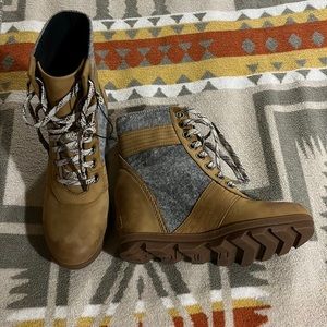 NWOT SOREL WOMEN'S JOAN OF ARCTIC™ WEDGE III LEXIE BOOTIE